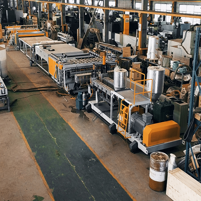 中空板生產(chǎn)線實(shí)物圖 中空板生產(chǎn)線實(shí)物圖