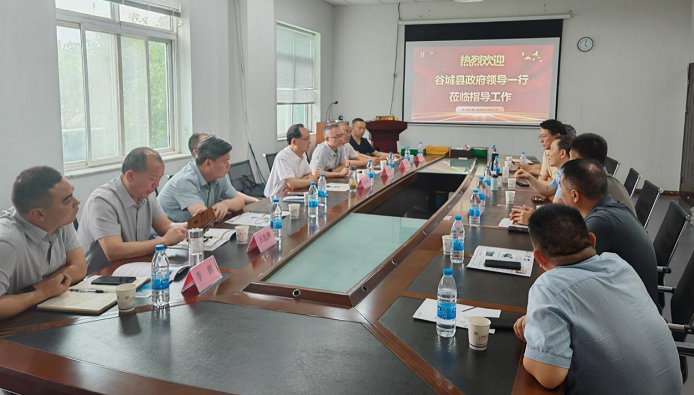 谷城縣委常委、副縣長梁河橋一行領導蒞臨現(xiàn)代精工考察 共謀磷石膏綠色應用新篇章