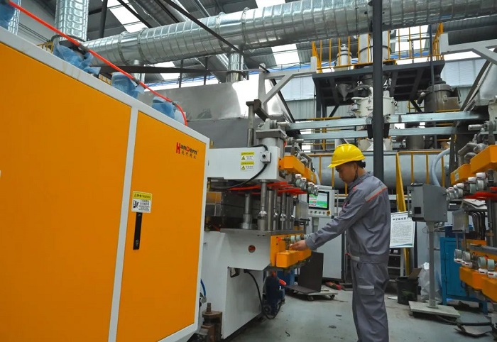 磷石膏包裝箱生產現(xiàn)場 3