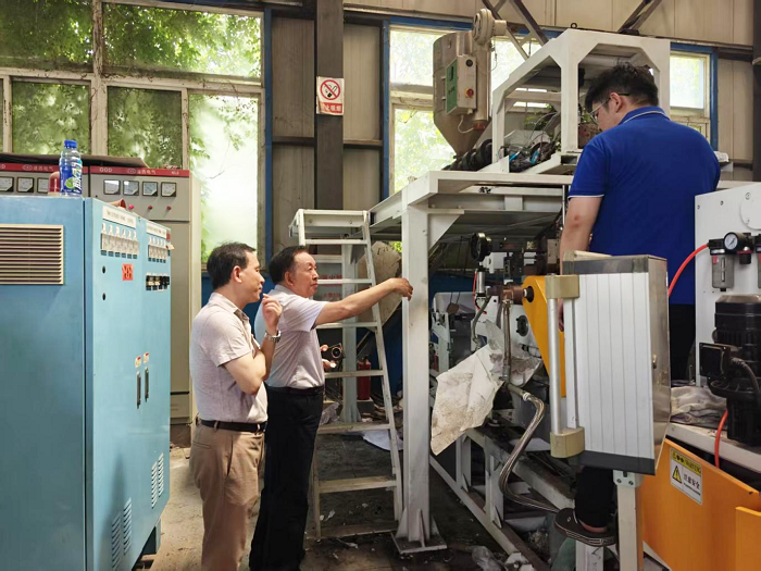 瞿金平院士蒞臨武漢現(xiàn)代精工，深入推進研發(fā)項目交流與指導