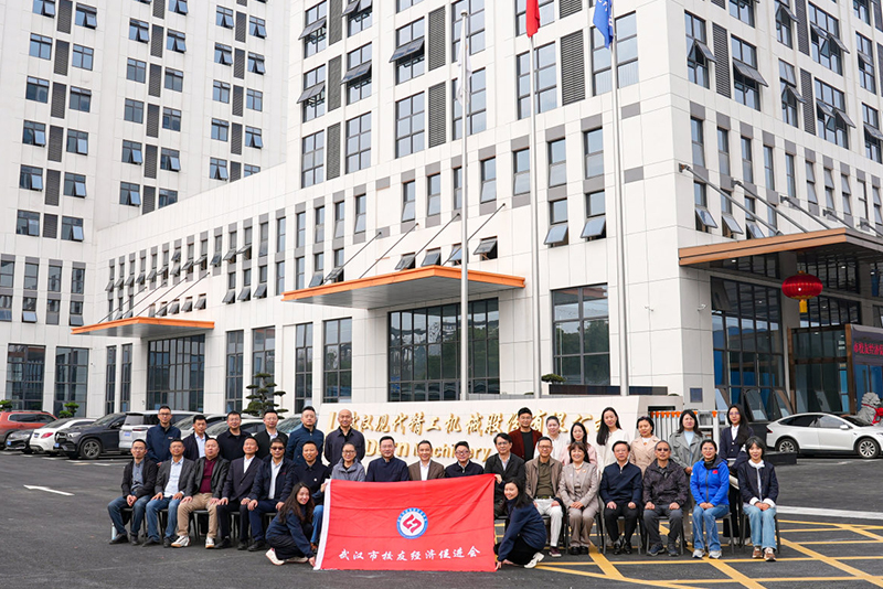 武漢市校友經(jīng)濟促進會蒞臨現(xiàn)代精工考察指導